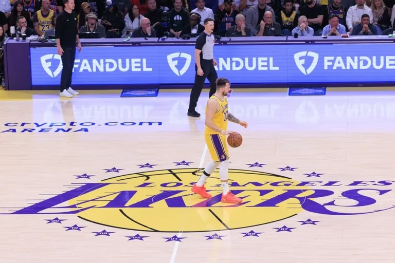 Los Lakers, vendidos por 12.000 millones a los empresarios Kushner e Iger