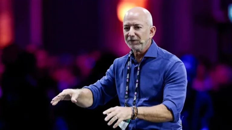 Jeff Bezos, fundador de Amazon, compra parte de las acciones del Liverpool