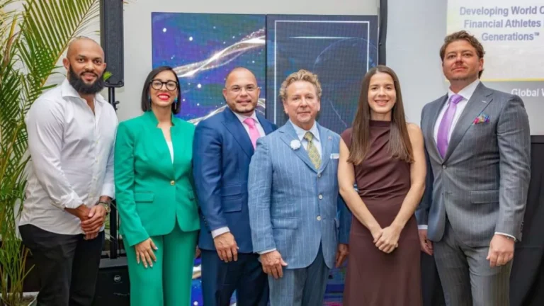 Firma aconseja a peloteros dominicanos planificar finanzas desde su primer contrato