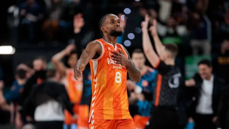 El dominicano Jean Montero ficha por el Olympiacos hasta 2029