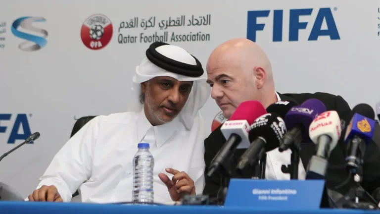 La Confederación Asiática de Fútbol y la Federación de Catar, enfrentadas por Infantino