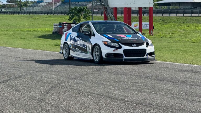 Tomás Urbaez regresa con la pole de la Racing Sedan en el TrueShore Grand Prix