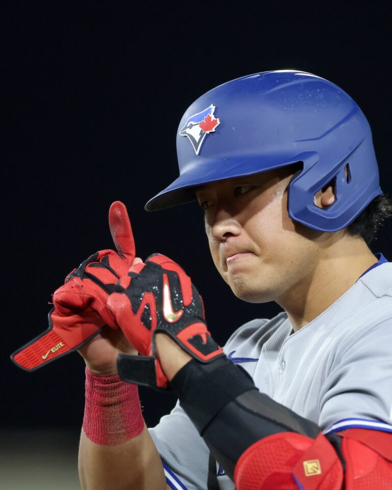 Kazuma Okamoto llega a 30 cuadrangulares y da victoria a Toronto
