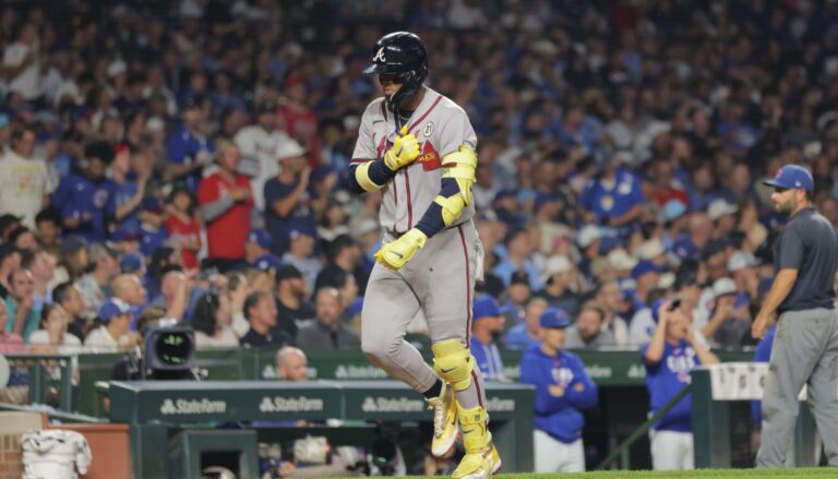 Ronald Acuña Jr  y Ozzie Albies acercan a los Bravos al título divisional del Este