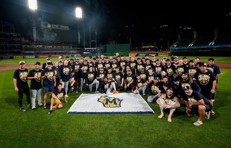 Cerveceros de Milwaukee ganan división Central por cuarta temporada consecutiva