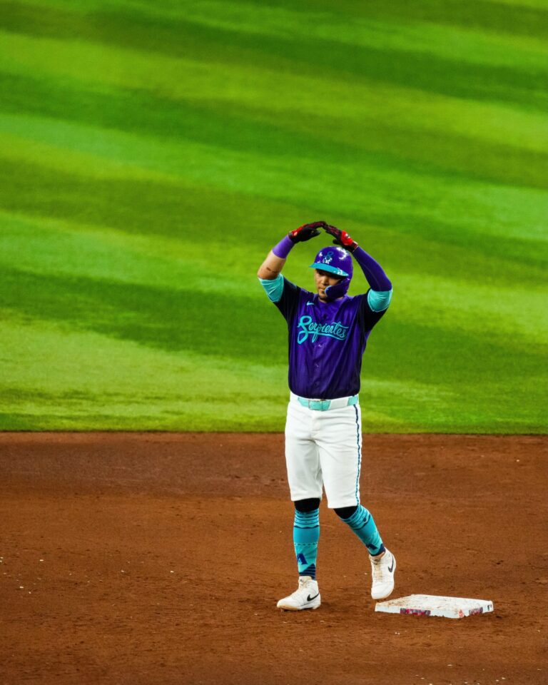 Arizona gana y se mantienen peleando con San Diego por el Comodín de la Liga Nacional