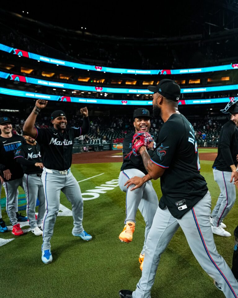 Sandy Alcántara logra primer salvamento de su carrera y Arizona cae a 3.5 partidos por el Comodín