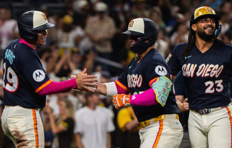 San Diego “respira” saca cinco juegos de ventaja a Arizona  por el Comodín