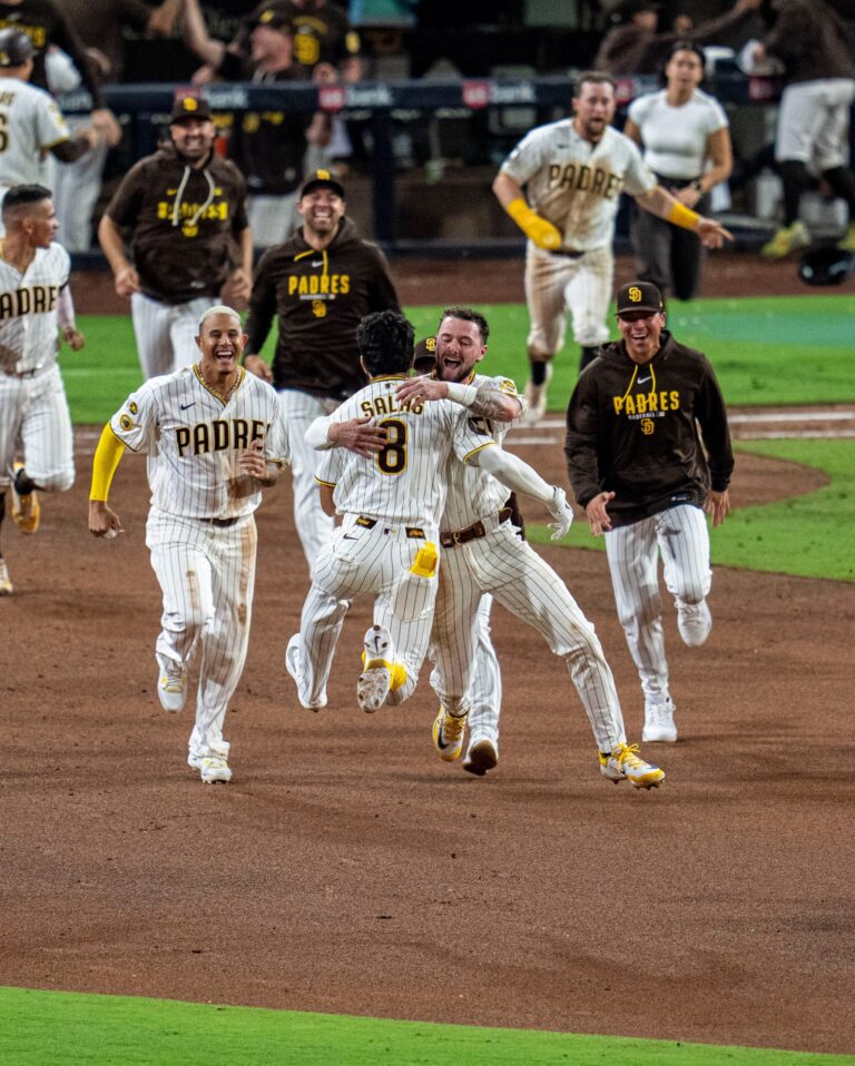 Novato Ethan Salas da triunfo a San Diego y Padres se quedan con segundo puesto de Comodín