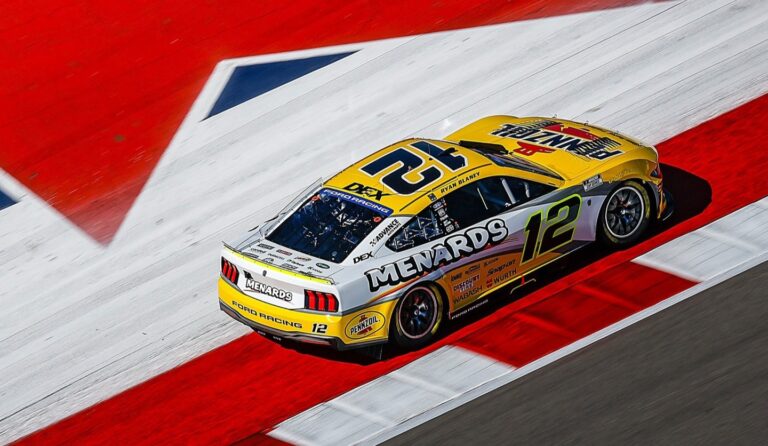 Pilotos de Nascar “se van a los puños” luego de un choque