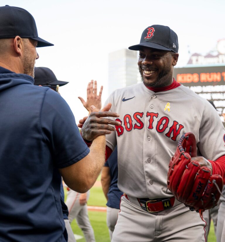 Aroldis Chapman llega a 400 salvamentos en Grandes Ligas