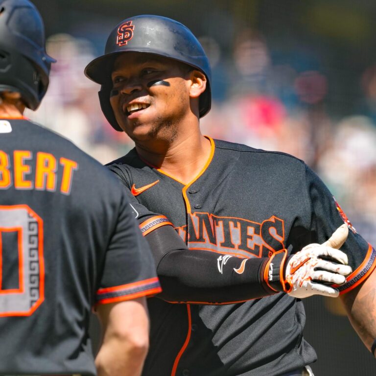 Rafael Devers fuera por lesión y será evaluado para ver si requiere cirugía