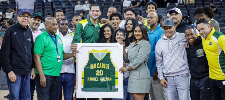San Carlos se despide con triunfo ante Huellas y retira camiseta No.20 de Manuel Guzmán