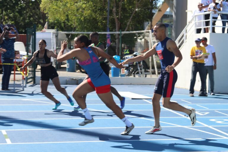 Academia Batalla de Las Carreras logra supremacía en atletismo