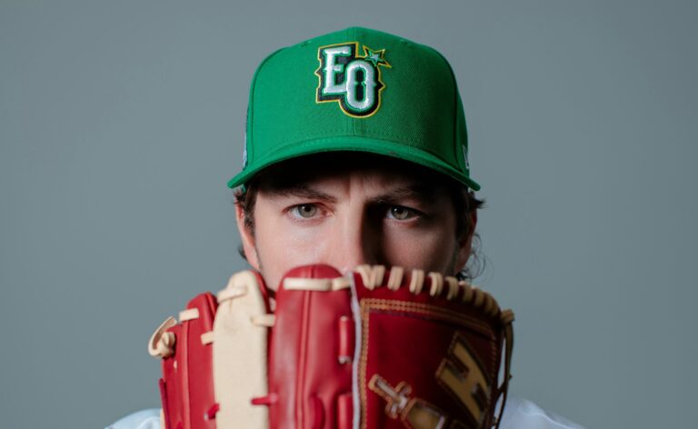 Lanzador Trevor Bauer abrirá este jueves con las Estrellas en su debut ante las Águilas