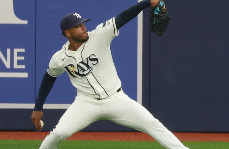 Freddy Peralta detiene ofensiva de Cleveland y Tampa iguala Serie de Campeonato