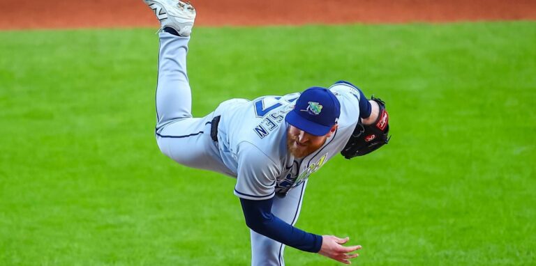 Drew Rasmussen guía victoria de Tampa, se colocan a un triunfo de la Serie Mundial